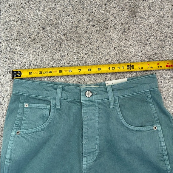 NWOT- We The Free Good Luck Mid-Rise Barrel Jeans ( RARE COLOR ) - Picture 3 of 6